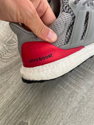 Adidas Ultraboost Grises y Rojas