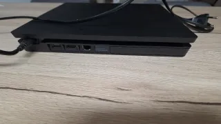 CONSOLA PS4 Slim 1TB + 3 Mandos