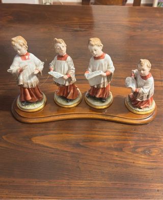 Gruppo statuine Capodimonte bambini coro