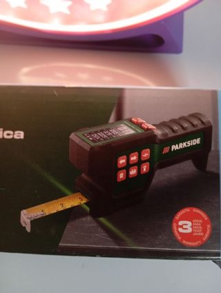 Cinta métrica Parkside 4V recargable digital laser