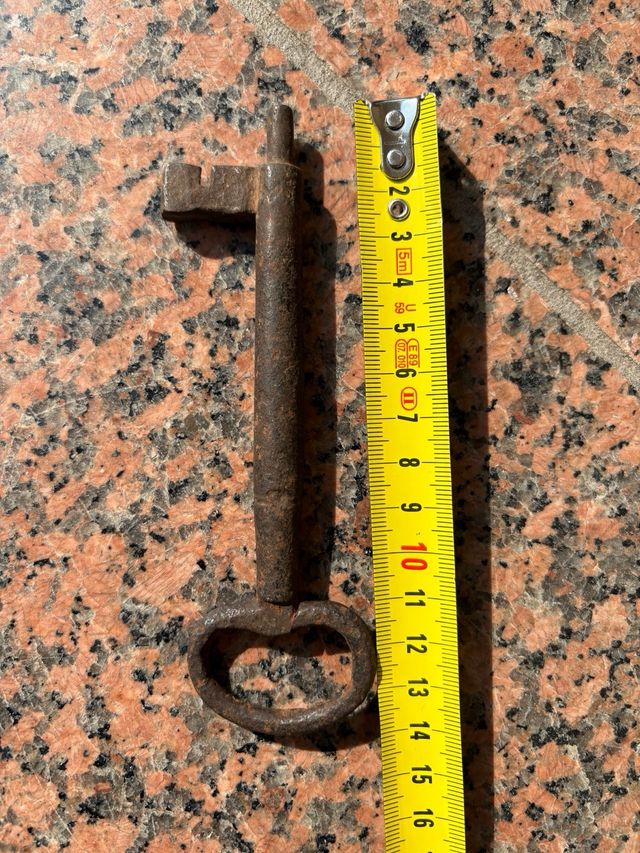 Chiave antica in ferro