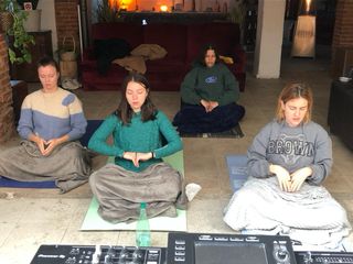 Clases de Kundalini Yoga - Equilibrio y Bienestar 