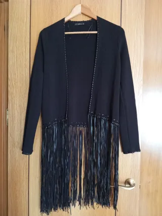Cárdigan Zara negro con flecos 