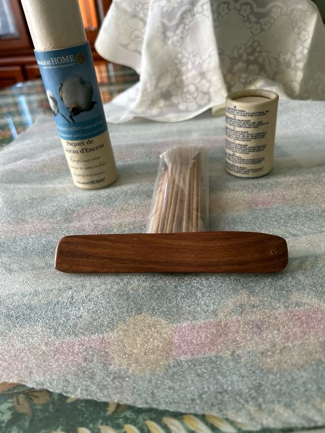 25 palos de incienso con peana de madera