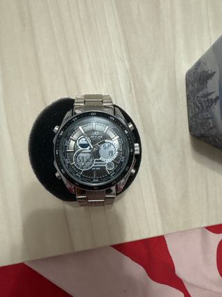 Reloj de mano nuevo