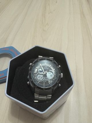 Reloj de mano nuevo