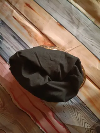 Turbante dorado brillante nuevo