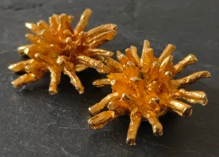 Pendientes Clip Brutalistas Linda Hattab Dorados 