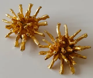 Pendientes Clip Brutalistas Linda Hattab Dorados 