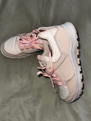 Zapatillas de trekking beige y rosa
Talla 35