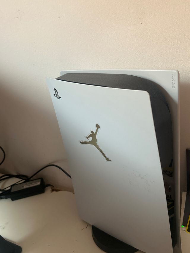 Consola Sony PS5 Blanca con Diseño Jordan