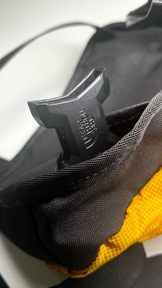 Bandolera The North Face amarilla y negra