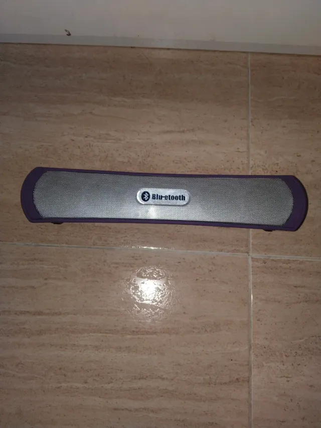 Altavoz Bluetooth Morado y Plateado