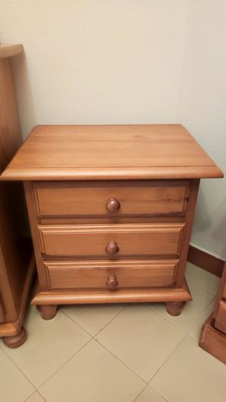 Mesilla de madera maciza