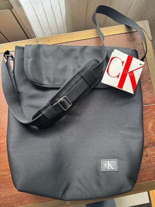 Bolso bandolera Calvin Klein negro