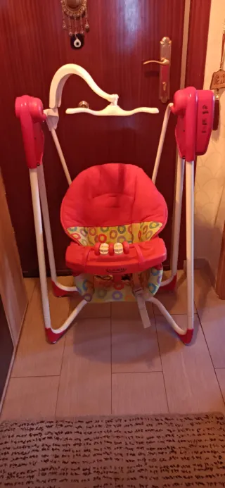Columpio para bebé se balancea solo y tiene música