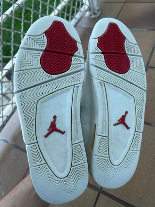 Jordan 4 Blancas y Rojas