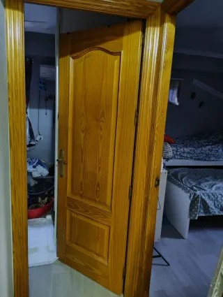 Lote de 6 puertas de madera con y sin cristal
