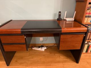 Mesa de despacho madera y cuero