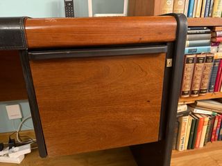 Mesa de despacho madera y cuero