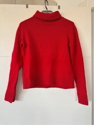 Jersey rojo cuello alto