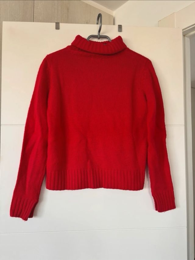 Jersey rojo cuello alto