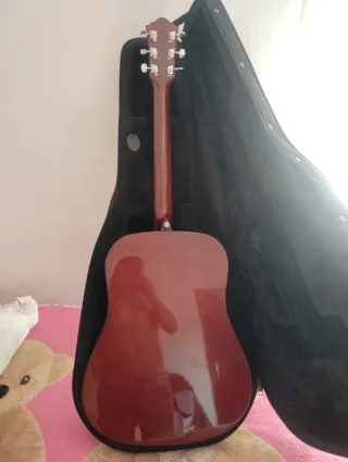 Guitarra flamenca con funda