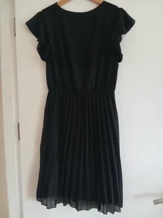 Vestido negro plisado