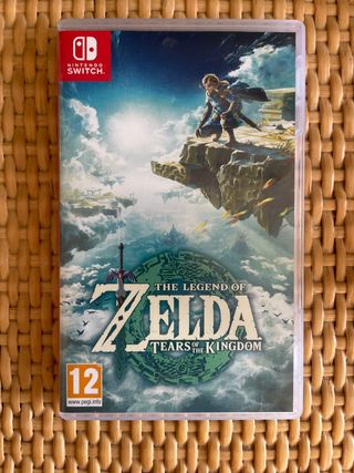 Nintendo Switch + Zelda TOTK y Mario Kart