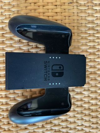 Nintendo Switch + Zelda TOTK y Mario Kart