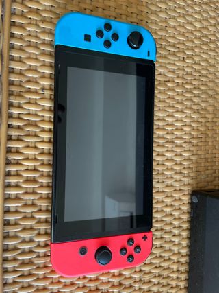 Nintendo Switch + Zelda TOTK y Mario Kart