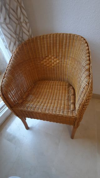 Sillón de mimbre natural