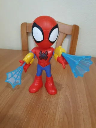 Figura Spiderman con lanzador de telarañas