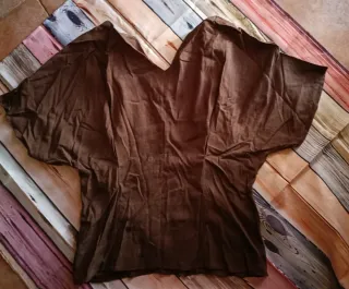 Blusa marrón fluida con cremallera