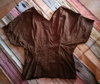Blusa marrón fluida con cremallera