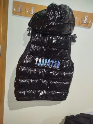Chaleco Trapstar Negro con Capucha