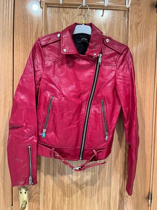 Cazadora polipiel Zara roja