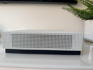 Xbox One S 1TB + Mando Original