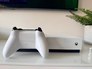 Xbox One S 1TB + Mando Original