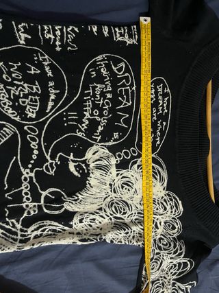 Jersey negro con estampado de cómic