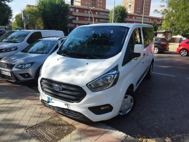 Alquiler de furgoneta 9 Plazas con conductor 