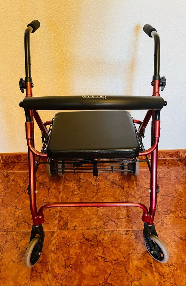 Andador para mayores con asiento y cesta