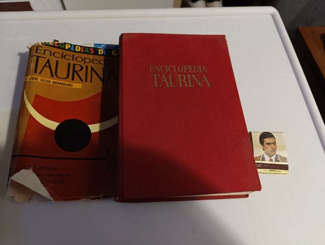 Enciclopedia e cartoline della corrida