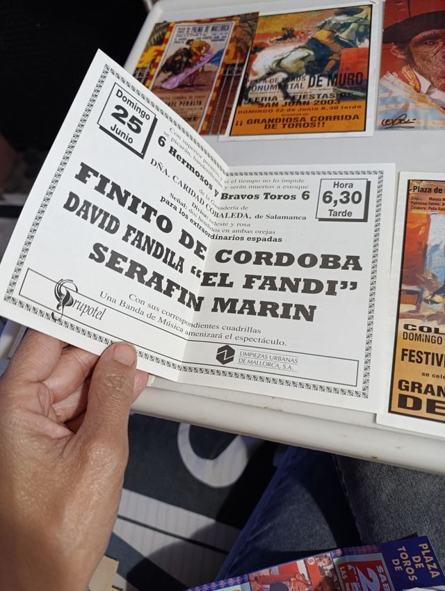 Enciclopedia e cartoline della corrida