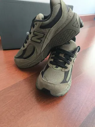 New Balance 2002R Talla 37 Verde/Negro