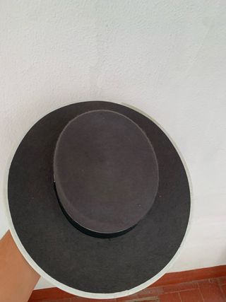 Sombrero ala ancha gris oscuro