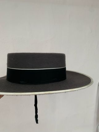 Sombrero ala ancha gris oscuro