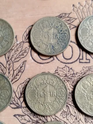 Lote 25 modeas de 1 Peseta 1944