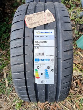 Neumático Michelin Pilot Sport 4 S 255/35ZR19