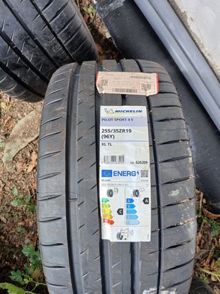 Neumático Michelin Pilot Sport 4 S 255/35ZR19